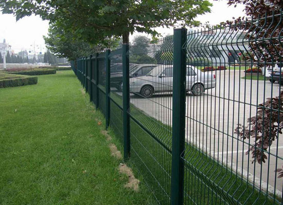 小區護欄網為什么要進行浸塑處理？